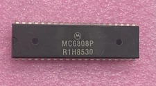 Motorola MC6808P microprocessor with clock integrated circuit 40 pin dip R1H8530