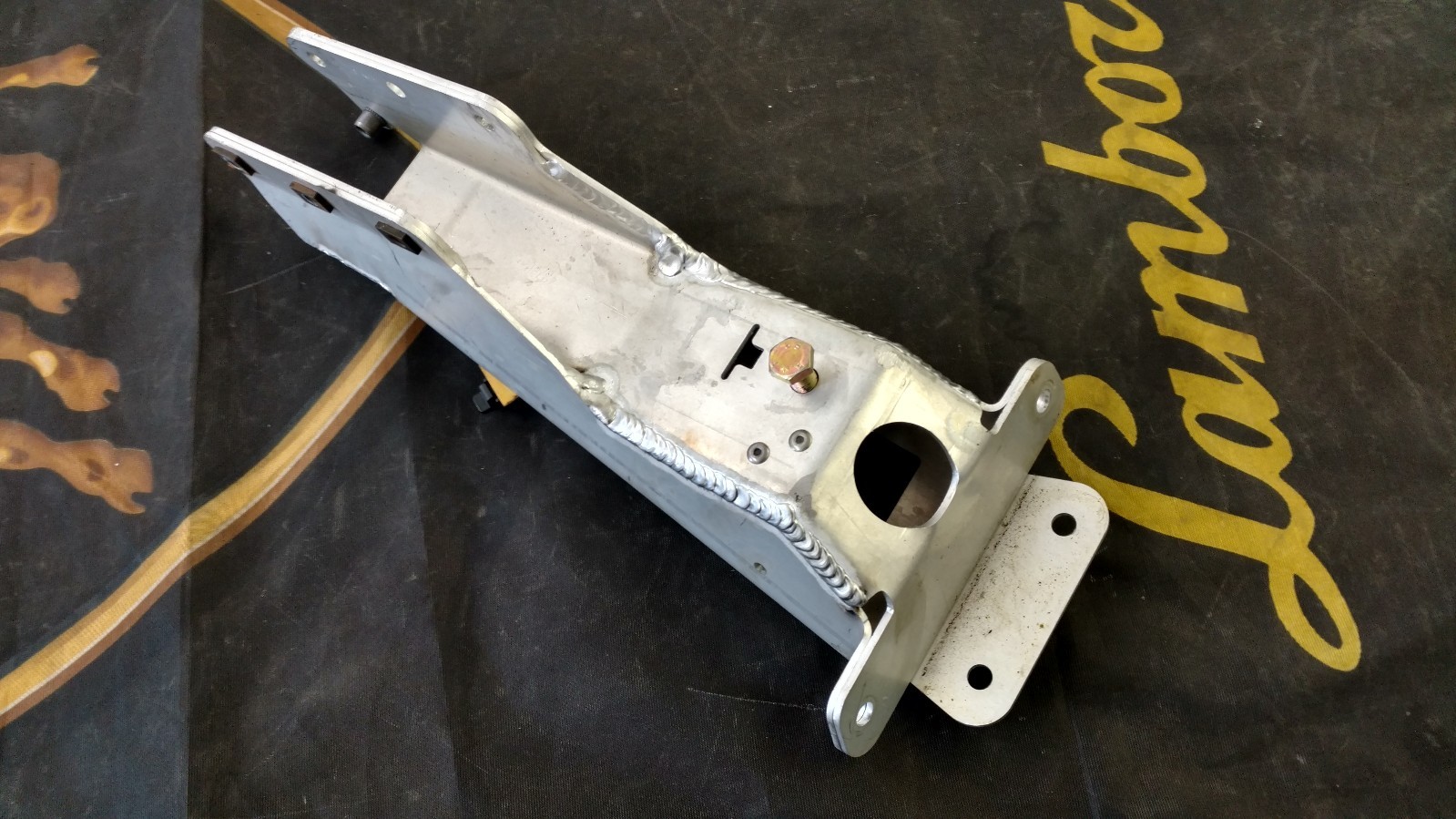 LAMBORGHINI GALLARDO SPYDER DRIVER SIDE SEAT BELT STRUT BRACKET 407803227
