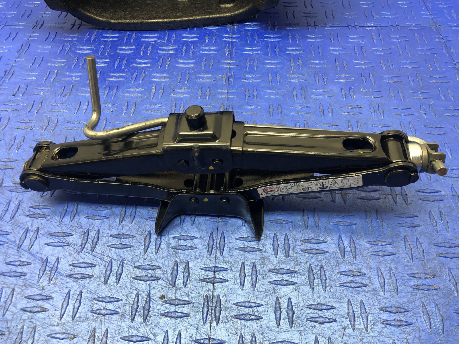 2014 - 2019 MASERATI GHIBLI M157 EMERGENCY SPARE TIRE JACK W/FOAM INSERT OEM