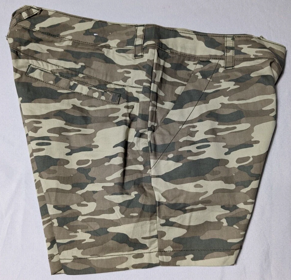 COLUMBIA Kenzie Cove Women Size 8 Green Camo Cotton 4" Shorts - Image 3 of 4
