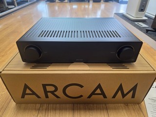 Arcam A15 Amplifier in black