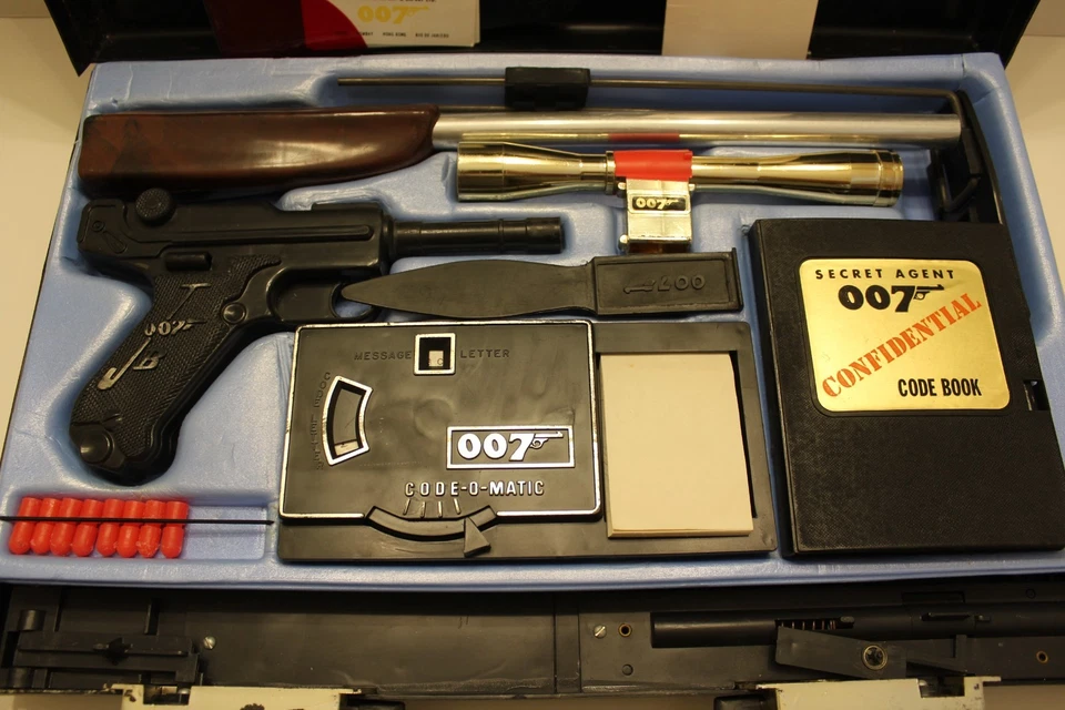 James Bond 007 Attache Case 1965 buen estado todo original Foto 3 de 4