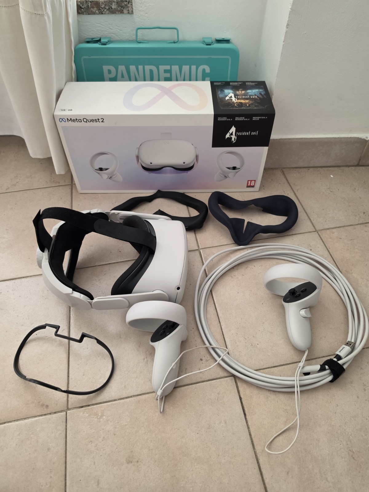 Meta Quest 2 128GB VR + Elite Strap + 2 Controller + Cavo Link Accessori