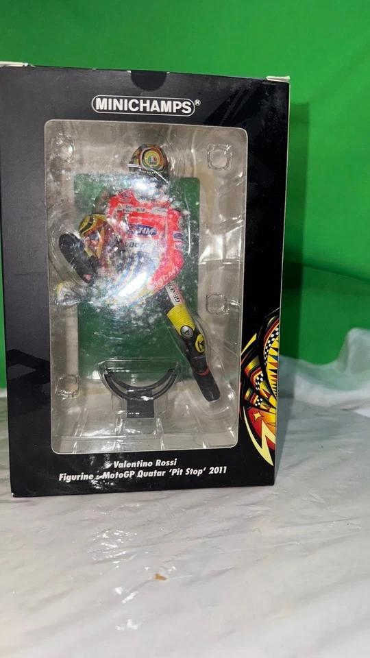 valentino rossi minichamps  Quatar 2011  Figurina Riding 1:12 - Immagine 2 di 4