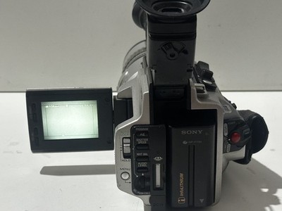 Sony DCR-VX2000 MiniDV Camcorder - 