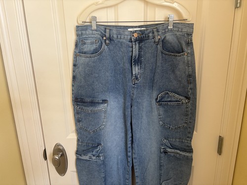 Altar'd State Wide Leg Cargo Jeans Light Wash Denim Pockets Women's Size 32 - Picture 4 of 6