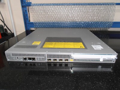 Cisco ASR1001 V02 Router 4x Gigabit SFP Ports 2x Netzteil IPbase Lizenz
