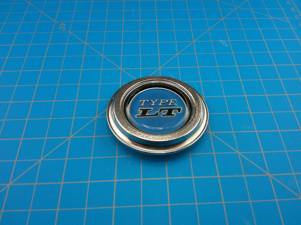 Винтажный центральный колпак колеса Chevrolet Camaro типа LT с эмблемой оригинальный производитель 1970-х металлический - Изображение 2 из 4