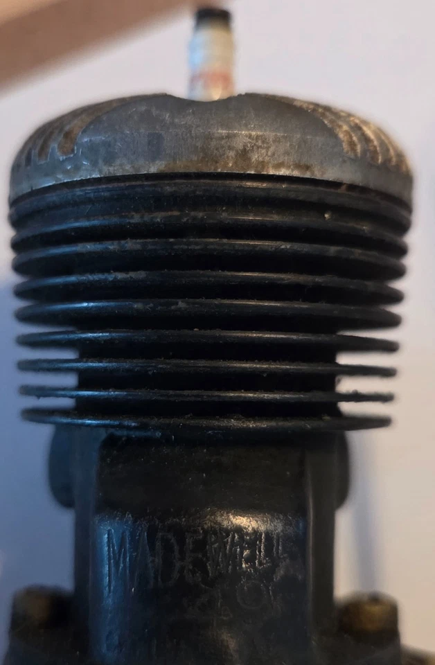 Vintage 1946 Madewell 49 & Delong 30 Engines Lot - Image 3 of 4