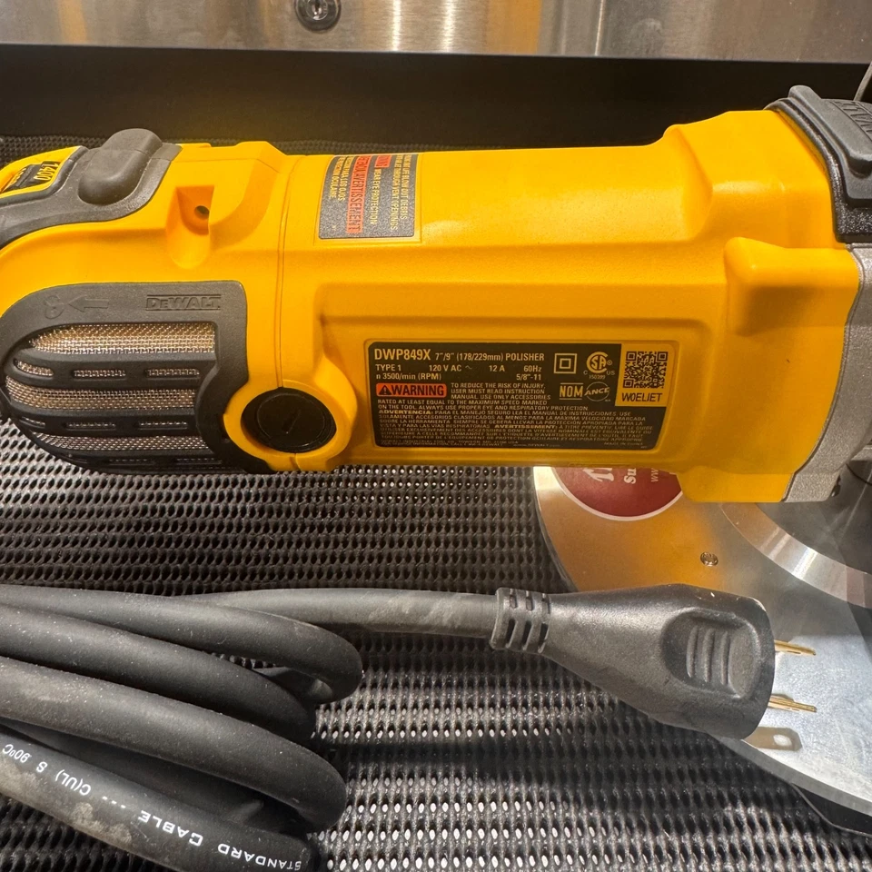 Dewalt DWP849X 7"/9" Variable Speed Rotary Polisher, 12 Amp only item in picture - Image 2 of 4