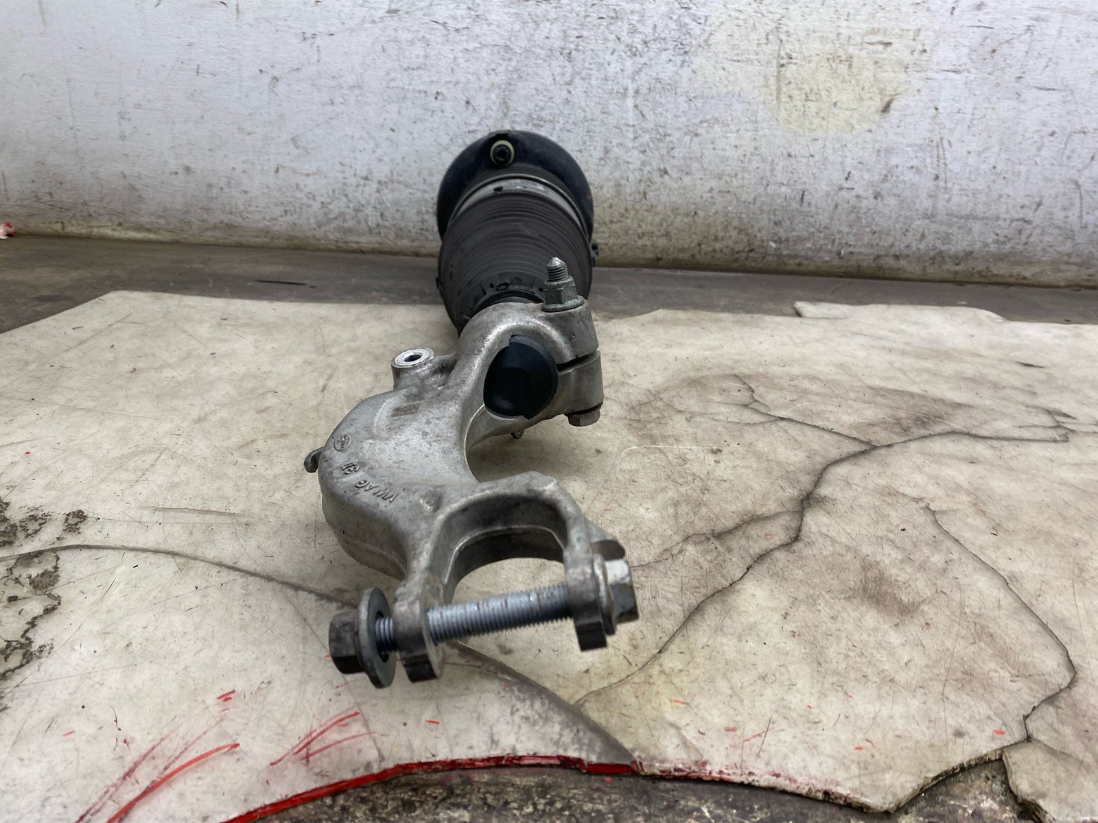 2015-2020 BENTLEY BENTAYGA LH FRONT LEFT SHOCK ABSORBER *109K MILES* 4M0616039AH