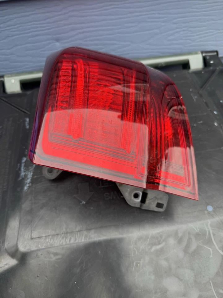 Luz trasera halógena con bombilla lado derecho del pasajero OEM para Acura Mdx 2014-2020 Foto 3 de 4