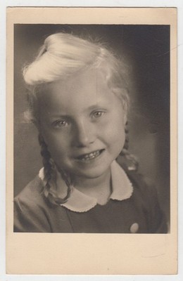 AK Portrait Blondes Mädchen mit Schlaufenzöpfen, Bruno Wittig, Leipzig, Foto