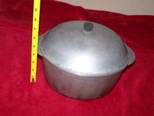 Vintage Aluminum hammered 5.5 quart pot W/lid unbranded. USA made