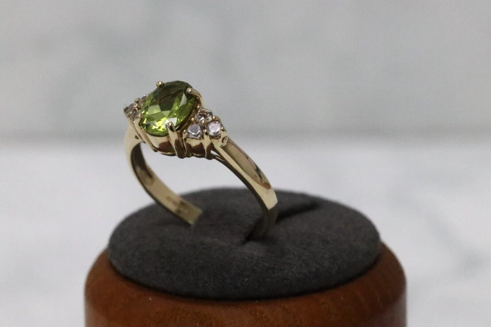 Anel de ouro amarelo 9 quilates peridoto e zircônia cúbica - Tamanho N - Imagem 2 de 4