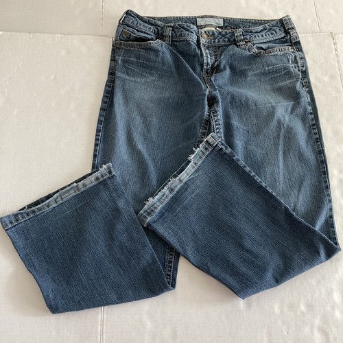 Maurices Jean's Women's Jacie Flare Sz 13/14 Short 5 pocket Frayed Hem - Picture 3 of 17