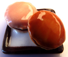 fève de collection - ASSIETTE DE MACARONS