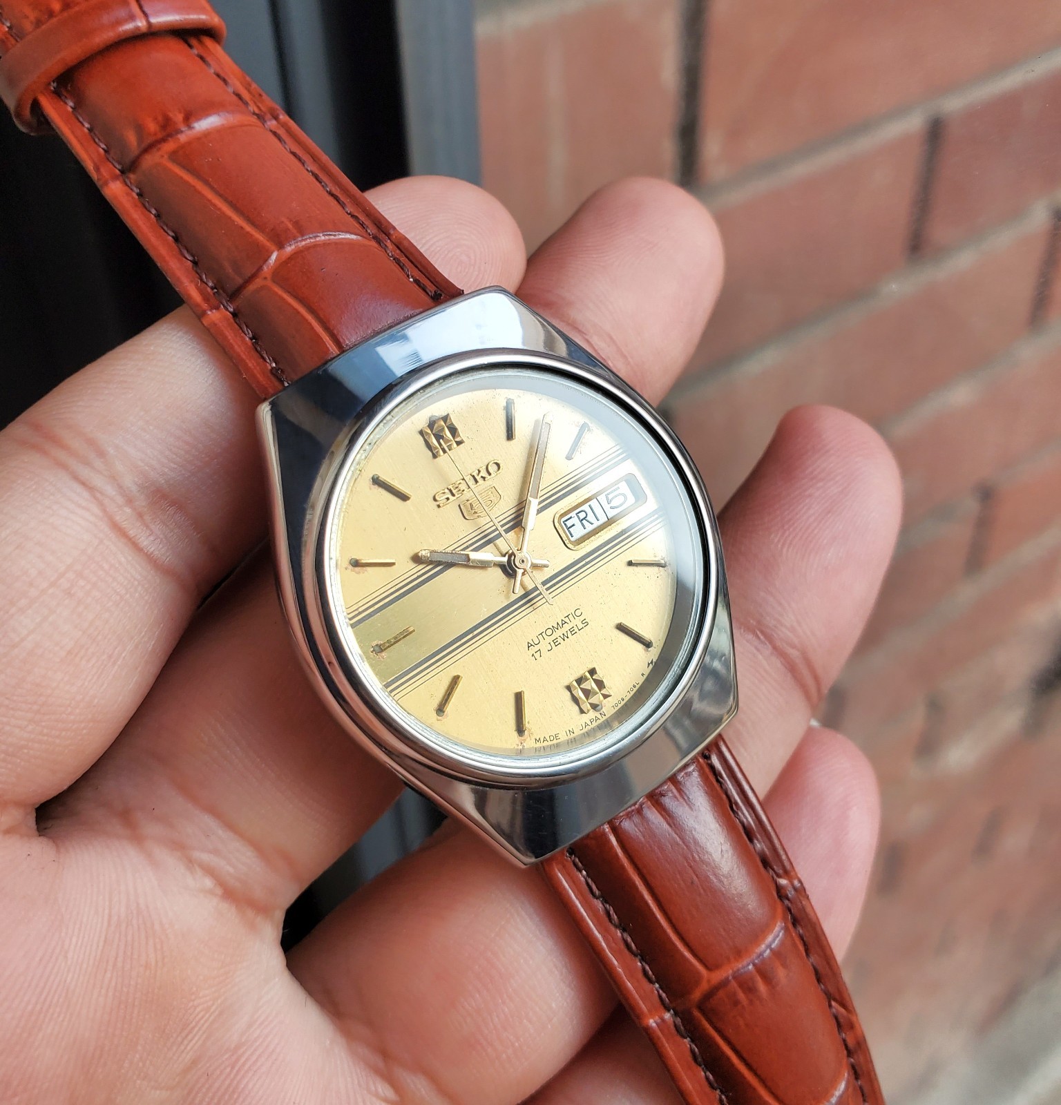 1995 Ultra 7009 Tone Dial Golden Rare Retro Vintage Sunburst Seiko Automatic Two - vintagewatches.pk