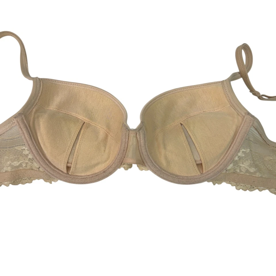 Sujetador con aros acolchado push up de encaje pequeño Wacoal Embrace 75891 beige nude 32A Foto 3 de 4