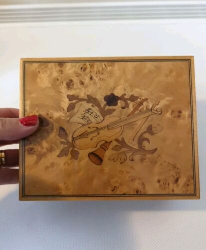 Vintage Italienische Intarsien Holz Spieluhr Lauras Motiv Top Zustand Funktioniert - Bild 9 von 9