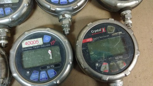 lot of 7 Crystal XP2i Digital Test Gauge mixed psi for parts/repair read listing - Picture 12 of 19