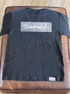 This Diamond Supply Co T-Shirt features a unique