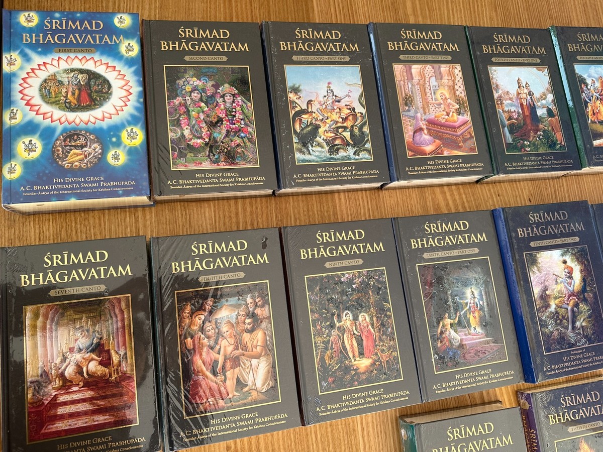 洋書 Srimad Bhagavatam Srimad Bhagavatam [18 Vols] (English and Hindi Edition