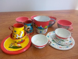vintage tin tea set