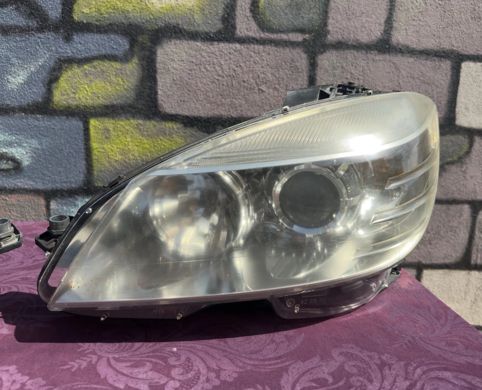 2008 09 10 11 Pair Mercedes C Class W204 Front Head Lights Assembly OEM - Image 3 of 4