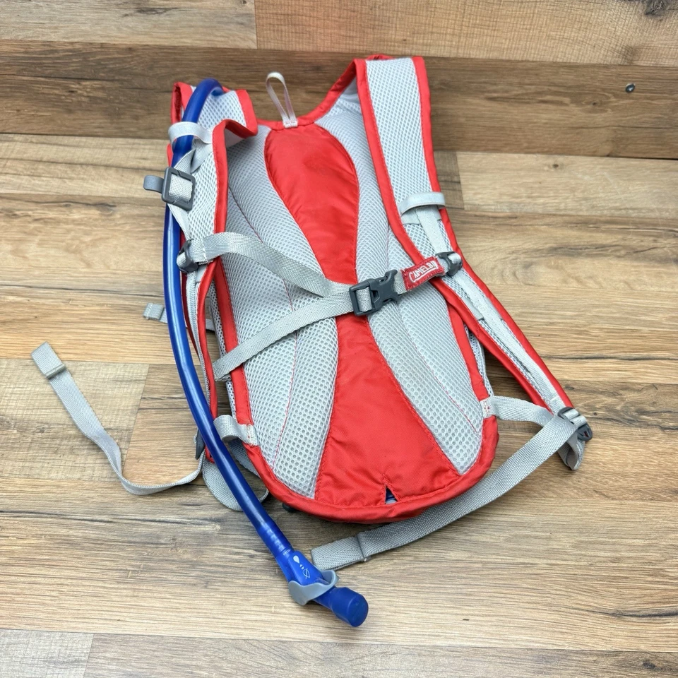 Mochila CamelBak Rogue STRYKER 85 OZ/2,5 L Ciclismo Senderismo Hidratación Roja COMO NUEVA Foto 2 de 4