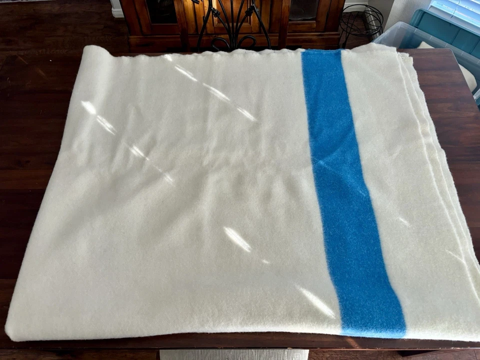 4 Point Hudsons Bay Blue and White Woolrich NWT Pristine 72x90 King Blanket - Image 3 of 4
