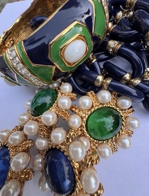 Vintage NOS Ciner Emerald Gripoix Glass Cabochon & Japanese Pearl Clip Earrings!