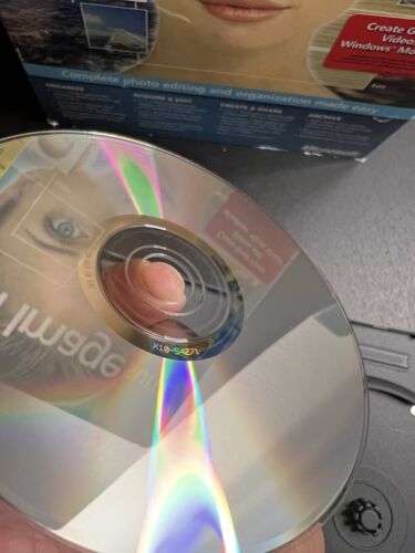 Microsoft Digital Image Suite 10 Photo Editing Software (2004) 2 Disk Set - Picture 10 of 10
