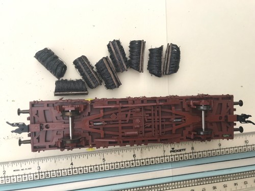 ho train Roco made in Austria dark brown flat car with black wire bundles - Picture 4 of 6