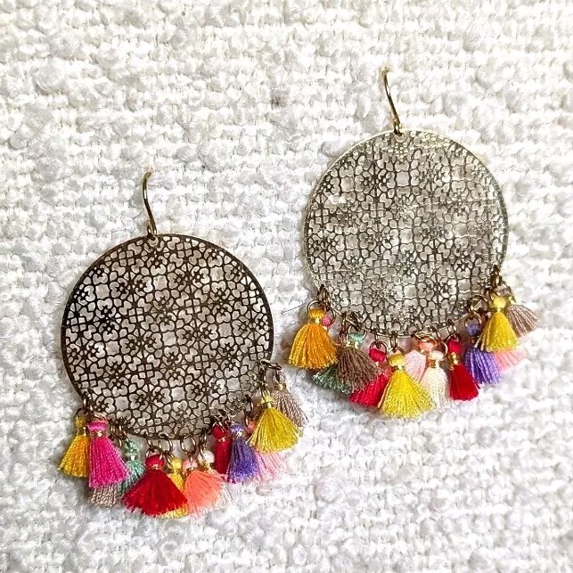 Pendientes Gancho Borla Oro Redondos C&C California Boho Rojo Amarillo Púrpura Rosa Verde