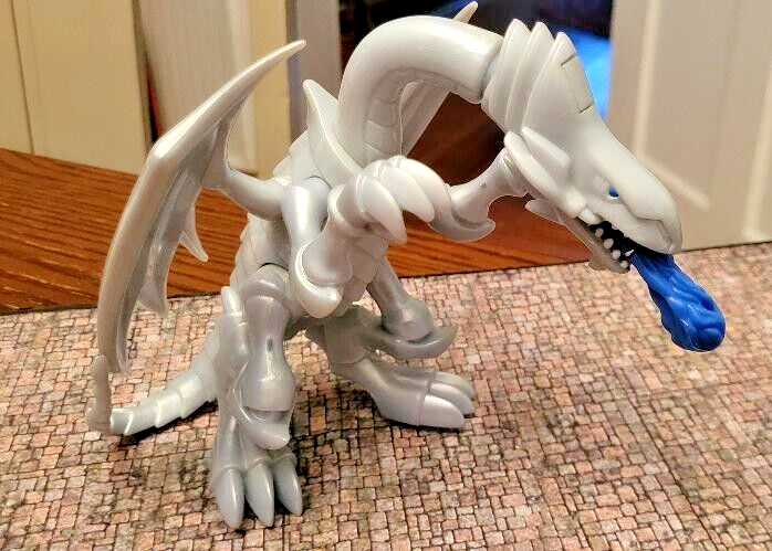 YuGiOh vintage 1996 Blue Eyes White Dragon Figure w/ firing flame