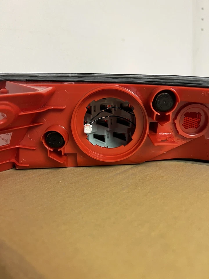 Juego de luces traseras LED 2003-2008 Infiniti FX35 FX45 izquierda y derecha OEM B6500-CG02A Foto 3 de 4