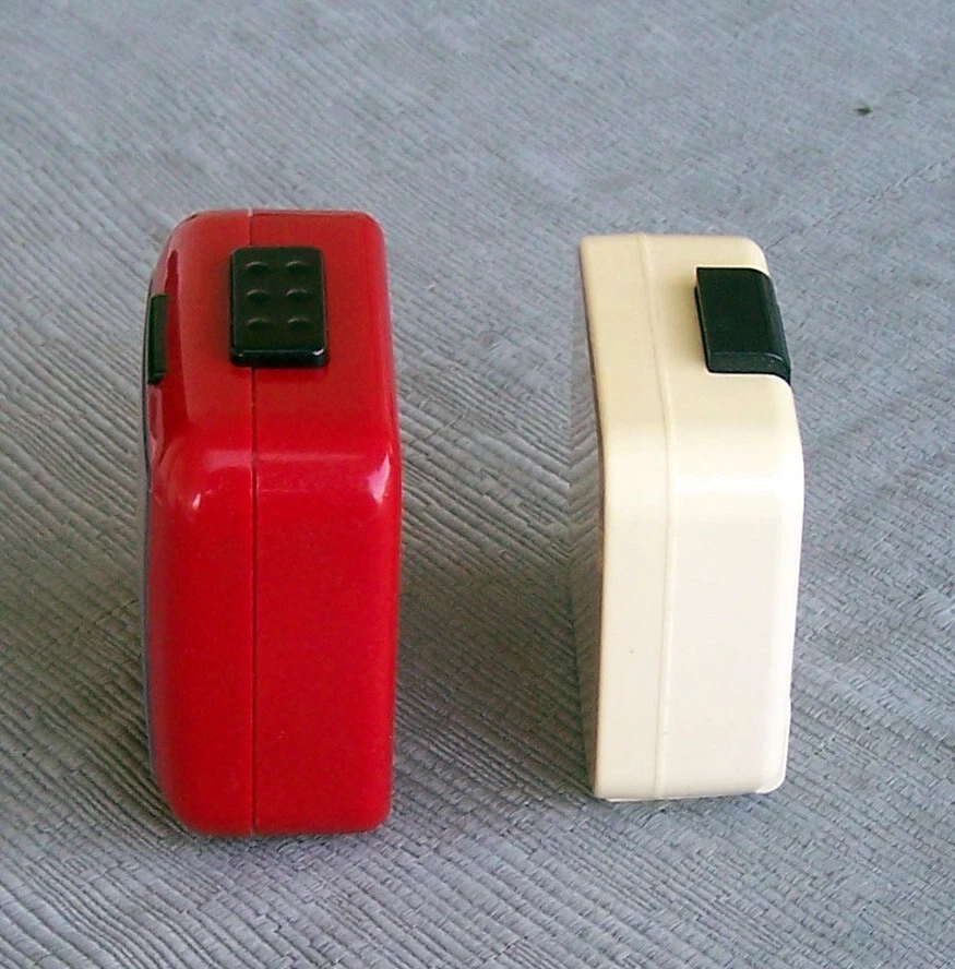 2 Retro Clocks CASIO TQ-110 WHITE and OLYMPUS RED Analog desk ALARM wind up. - Image 4 of 4