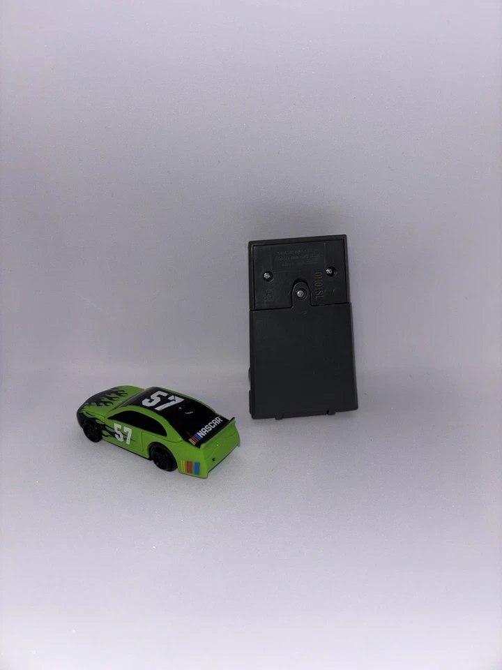 Автомобиль Crash Racers Team NASCAR 2019 зеленый и черный No57 с рабочим зарядным устройством - Изображение 2 из 2