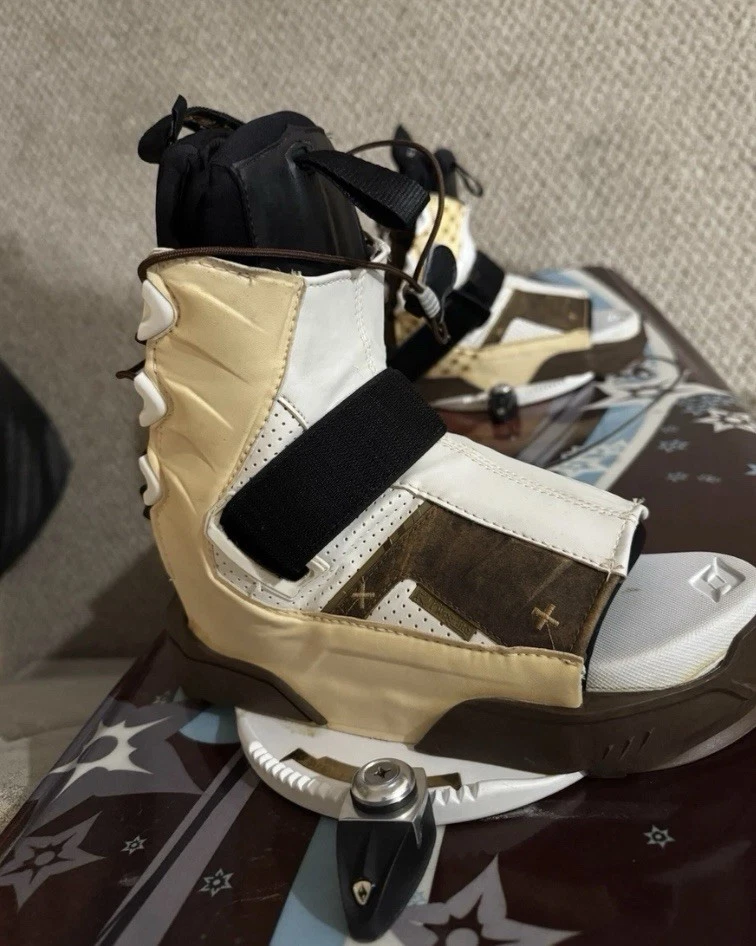 Wakeboard Hyperlite Eden 130 para mujer con bolsa Hyperlite Foto 3 de 4