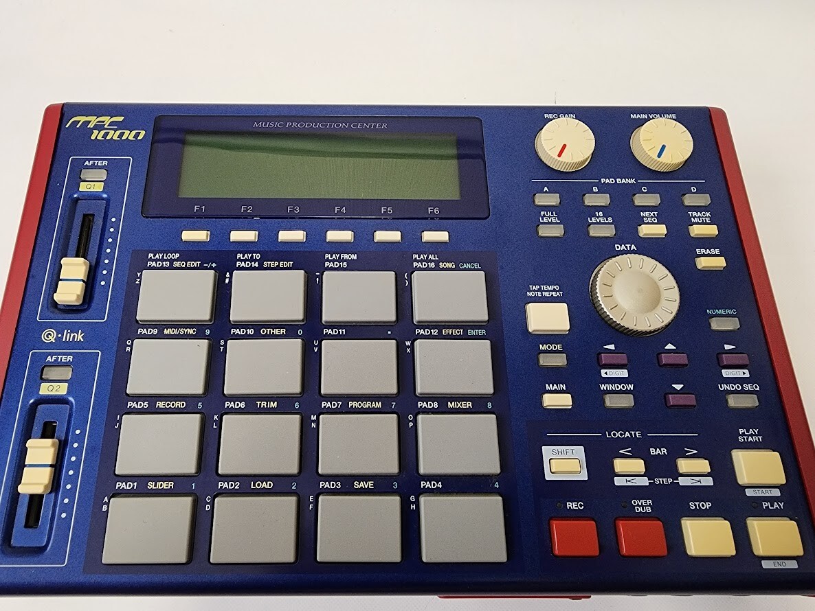 AKAI MPC1000 Sampling Machine Sampler Stereo 32 voices 64-track