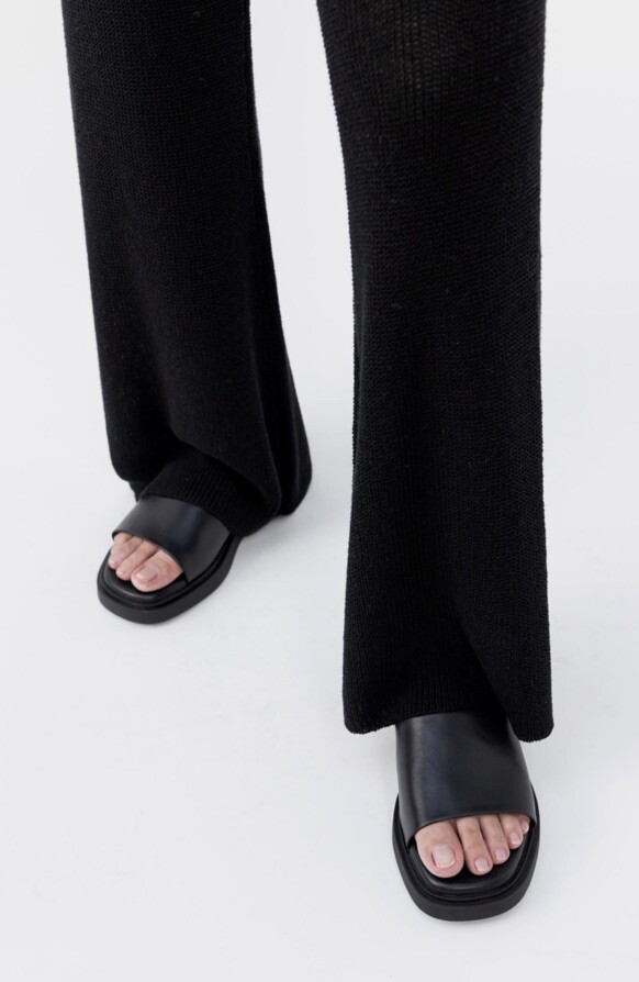 Vagabond black leather Shoemakers Erin sandals feature a minimalist two-strap Vagabond Shoemakers Cross Strap Black Erin Leather Flat  main image 2