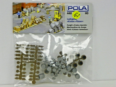 POLA HO ''80 FREIGHT CRATES & BARRELS'' PLASTIC MODEL KIT #440