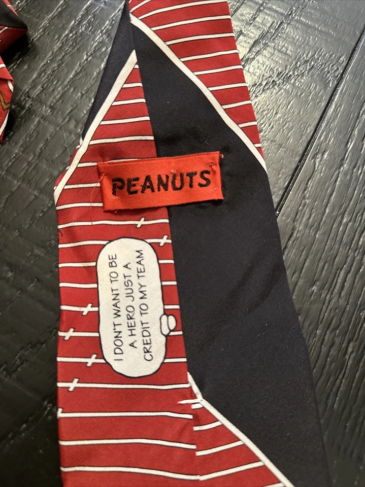 Corbata de fútbol Snoopy & Friends Woodstock Foto 2 de 3