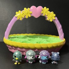 Hatchimals CollEGGtibles Basket With 4 Hatchimals CollEGGtibles
