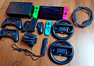 Nintendo Switch HAC-001 Konsole 32GB grün-rosa mit Extra Joy-Con und mehr 