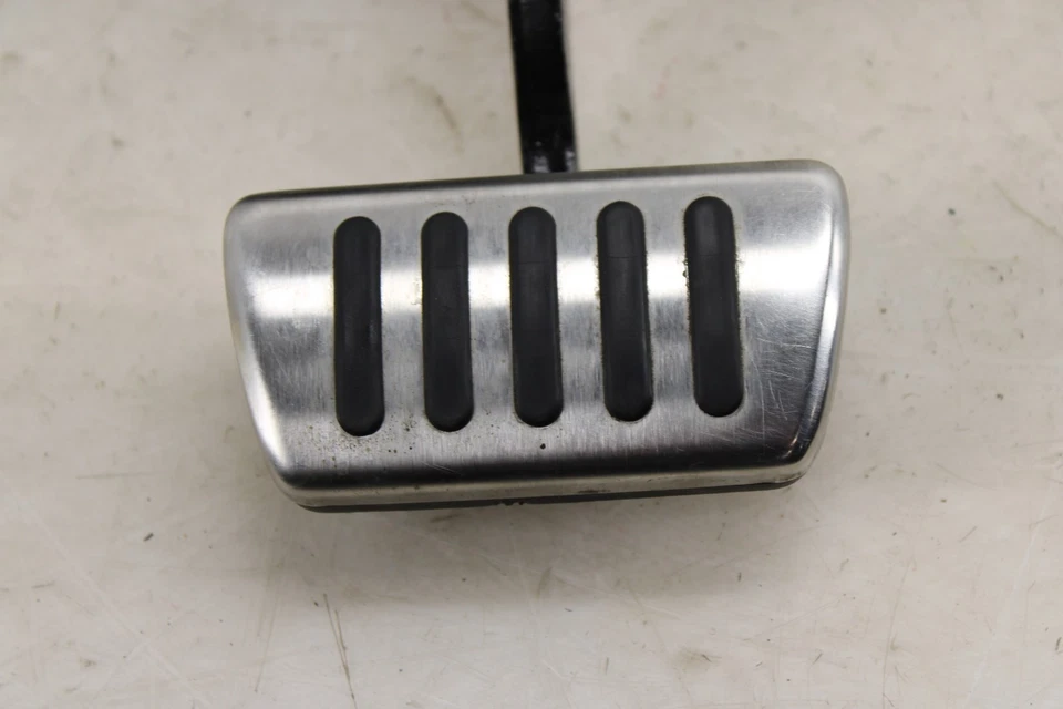 2007-2010 Saturn Sky Brake Pedal OEM MO20 - Image 4 of 4