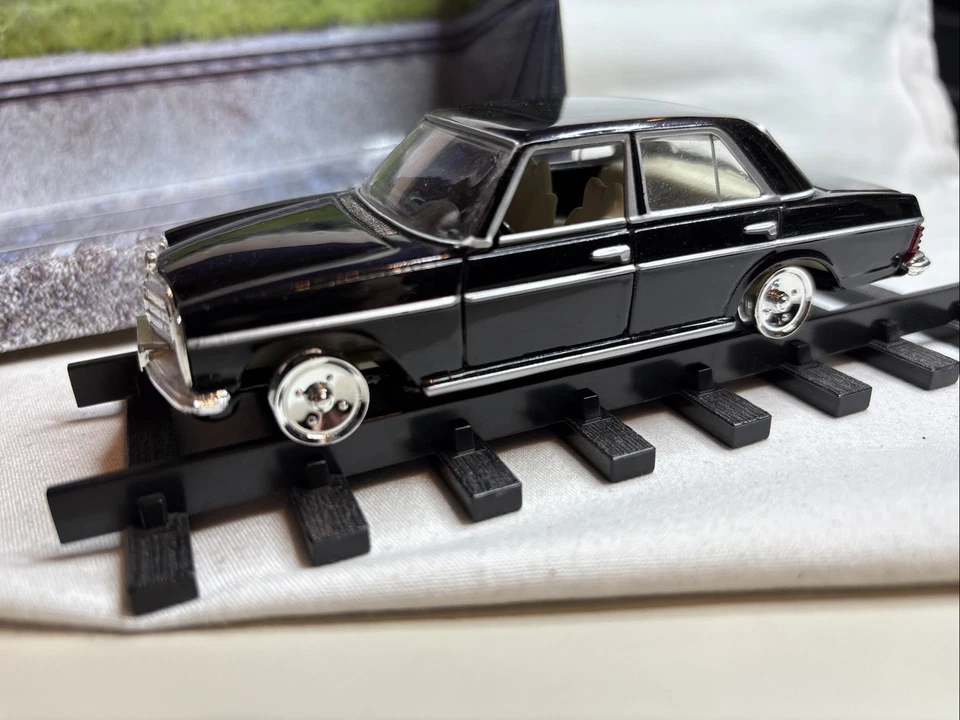 Corgi The Definitive Bond Collection Mercedes Saloon 05701 Octopussy - Image 2 of 4