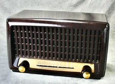 Cool Vintage Brown Wards Airline Radio-Model #15BR 1543B- For Parts/Display Only