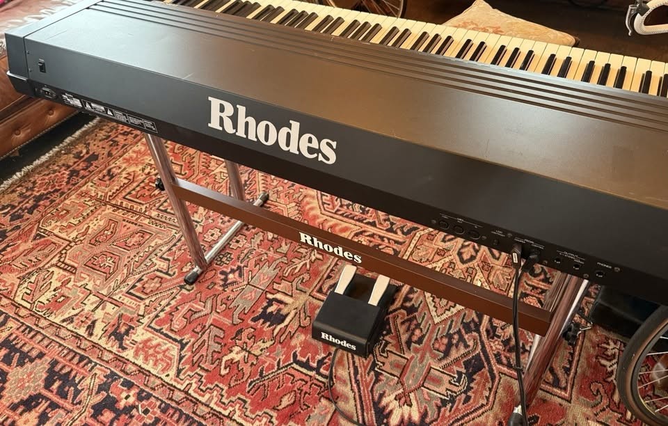 Rhodes MK-80 Vintage Electric Weighted 88-Key Piano Keyboard Pedal Roland Fender